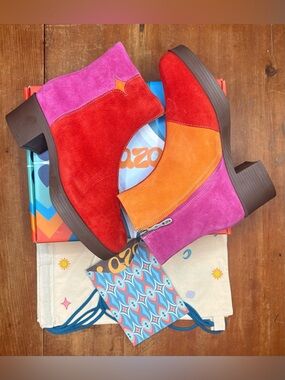 Lazo Luna Red/Orange/Pink Genuine Suede Block Heel Boots Size 9 NIB